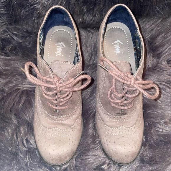 Fioni 3.5” Tan Lace-Up Heels - Picture 3 of 5